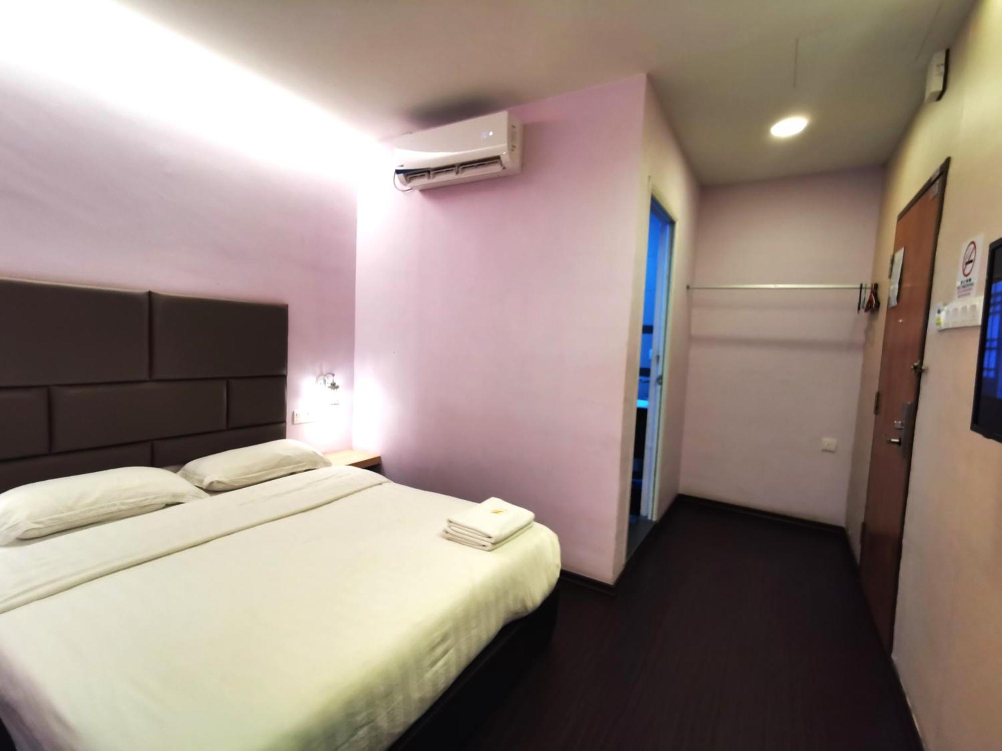 OYO 89423 Zenz Hotel Kulai Exterior foto